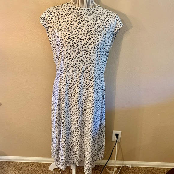 LOFT Dresses & Skirts - NWOT Loft Midi Dress White Black Floral Design Sleeveless Size 12P - So cute!